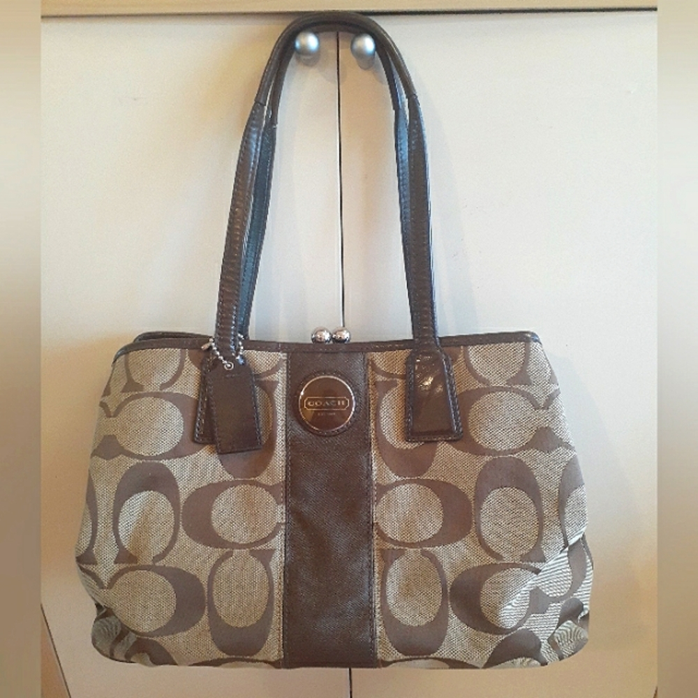 NWOT Coach Large Brown 'C' Hand Bag